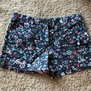 Navy floral shorts!